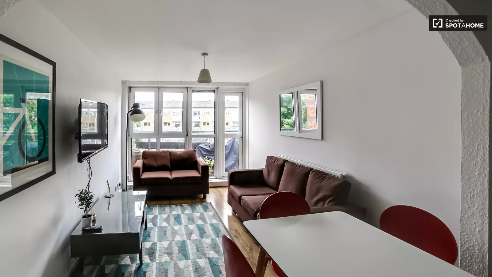Room Candy Street in Greater London