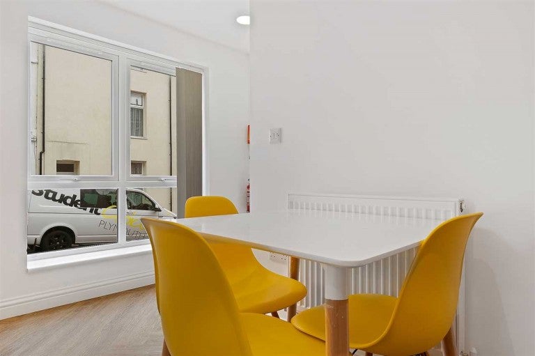 Flat Amity Place in Plymouth