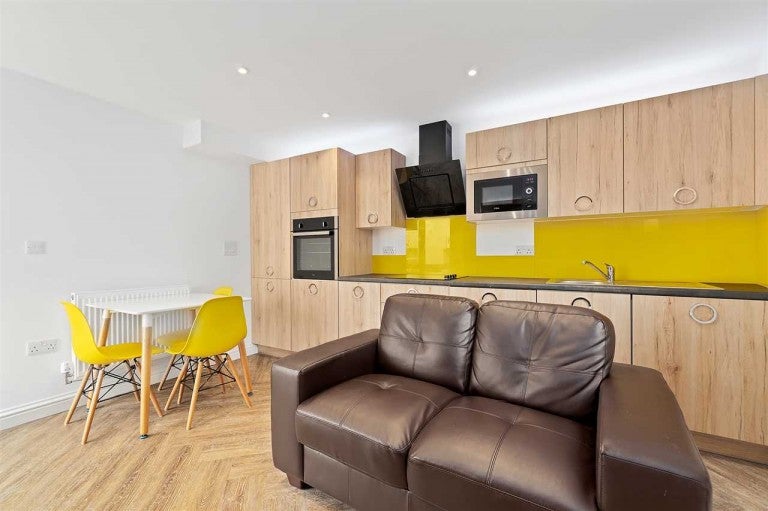 Flat Amity Place in Plymouth