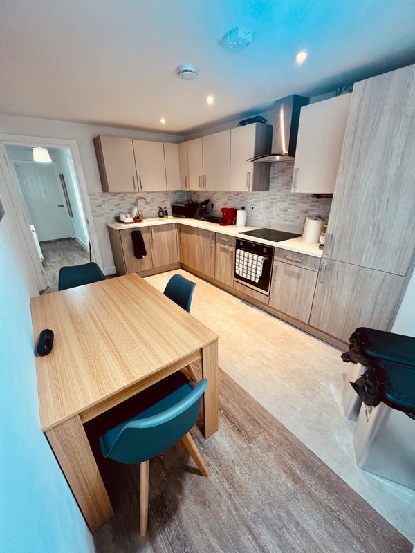 Room Springfield Road in Crawley