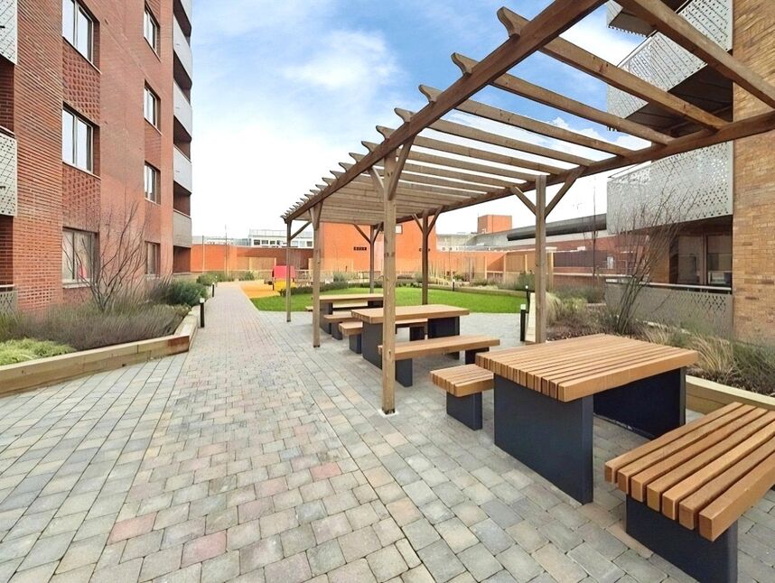 Flat Parkside Place in Borough of Spelthorne