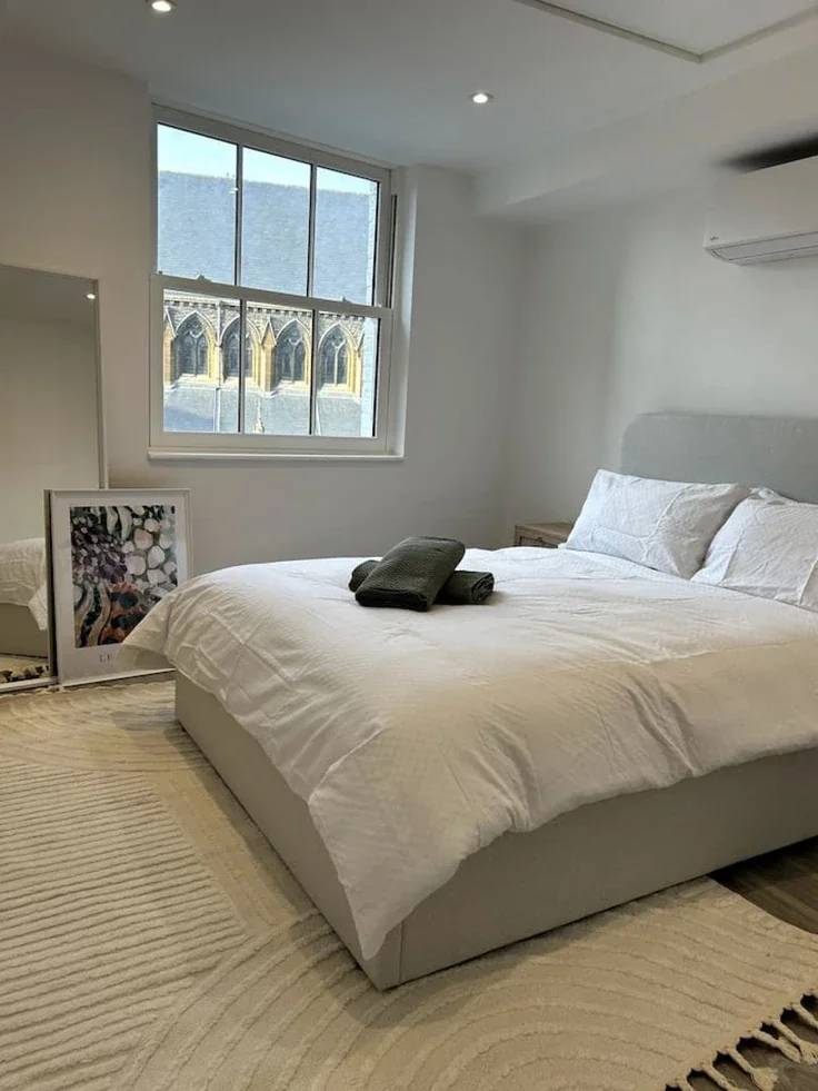 Flat Kensington Church Court in Greater London