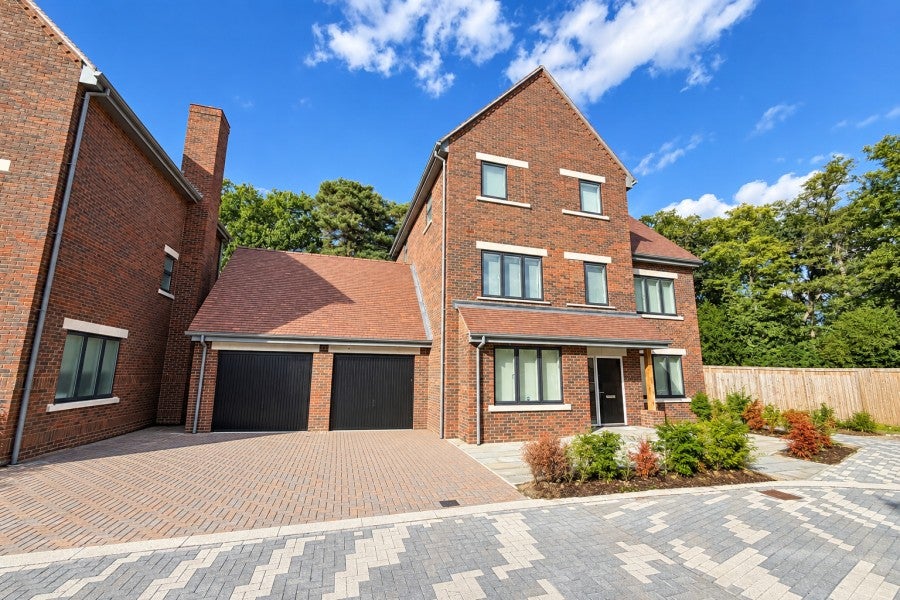 House Towpath Crescent in Woking