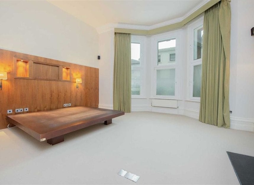 Flat Gloucester Road in Greater London
