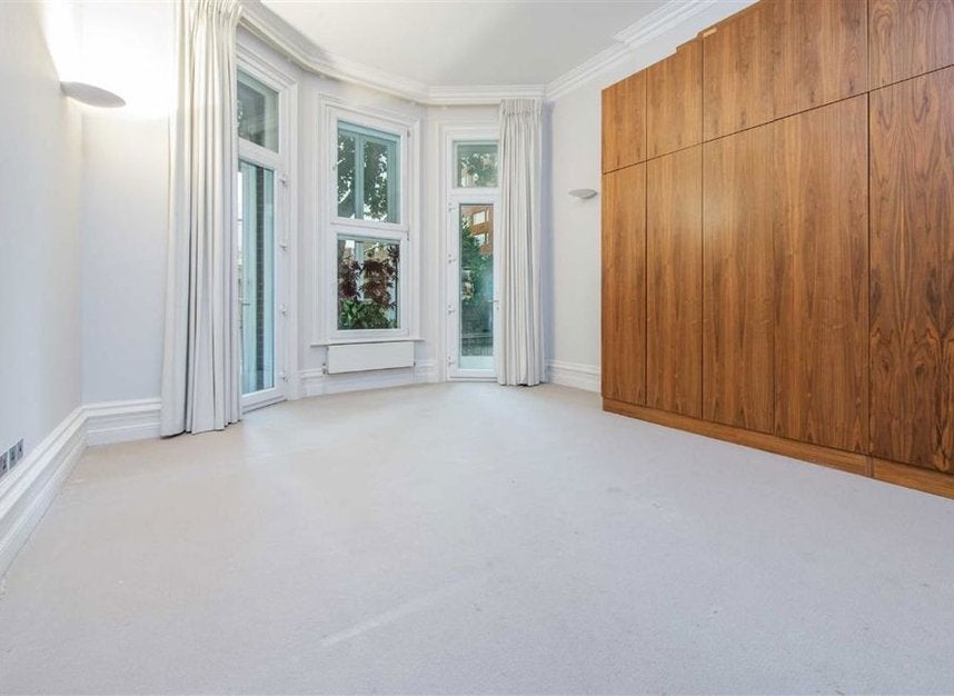 Flat Gloucester Road in Greater London