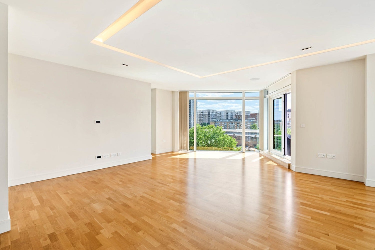 Flat Juniper Drive in Greater London