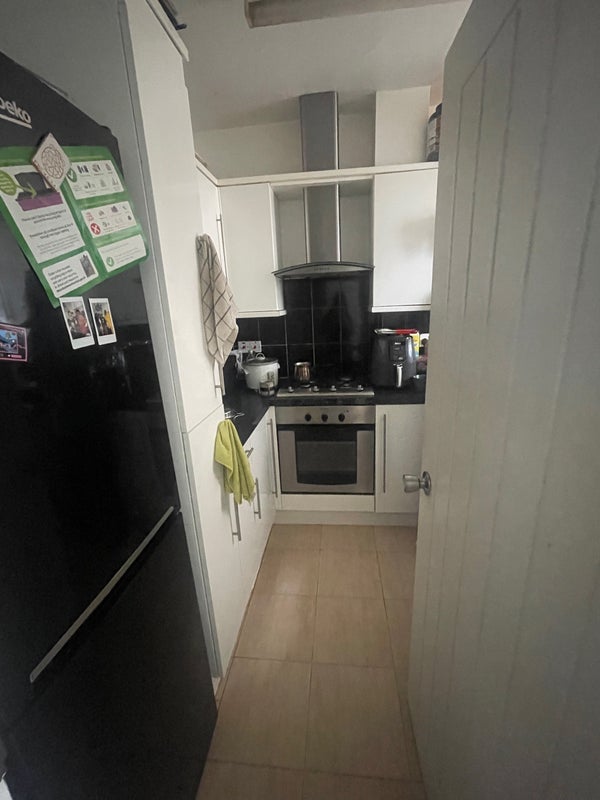 Room Shadwell Gardens in Greater London