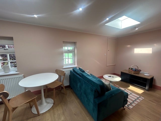 Flat Saville Road in Greater London