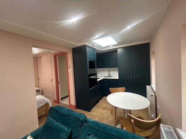 Flat Saville Road in Greater London
