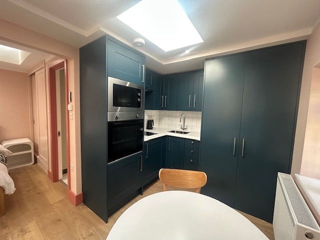 Flat Saville Road in Greater London