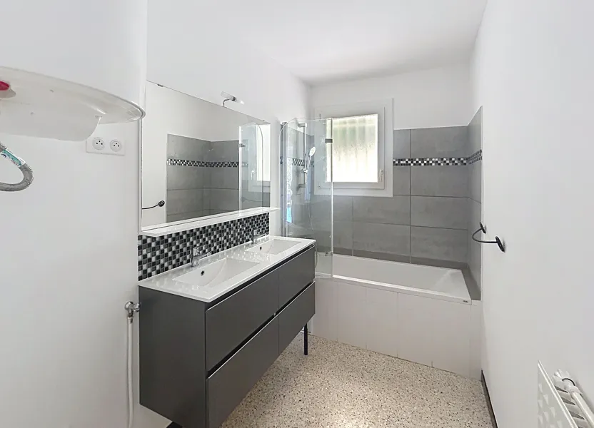 Flat Avenue des Collines de Tamaris in La Seyne-sur-Mer