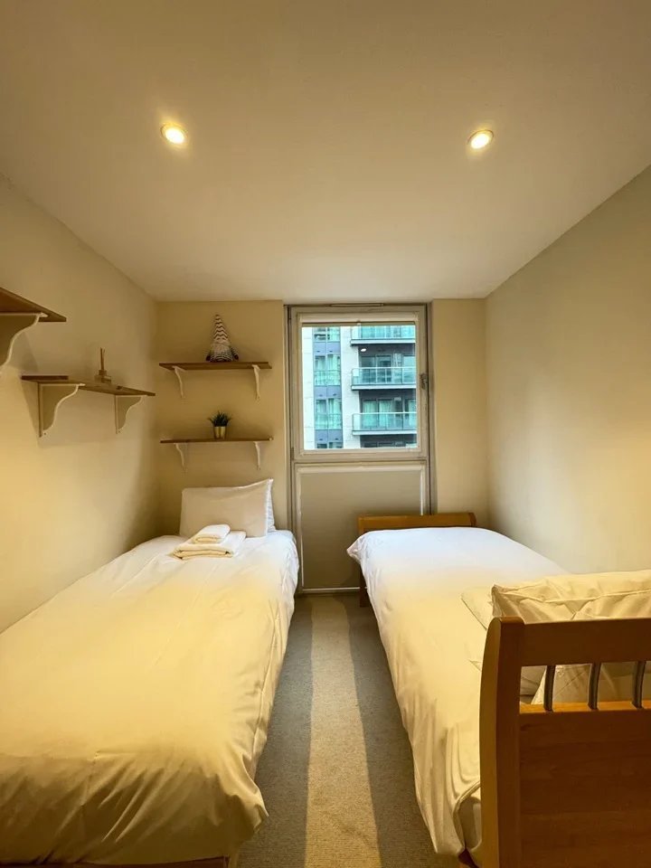 Flat Larson Walk in Greater London