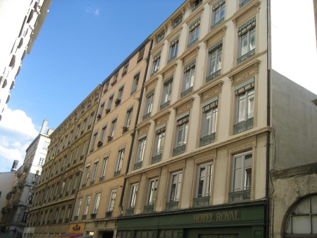 Flat Place Bellecour in Lyon