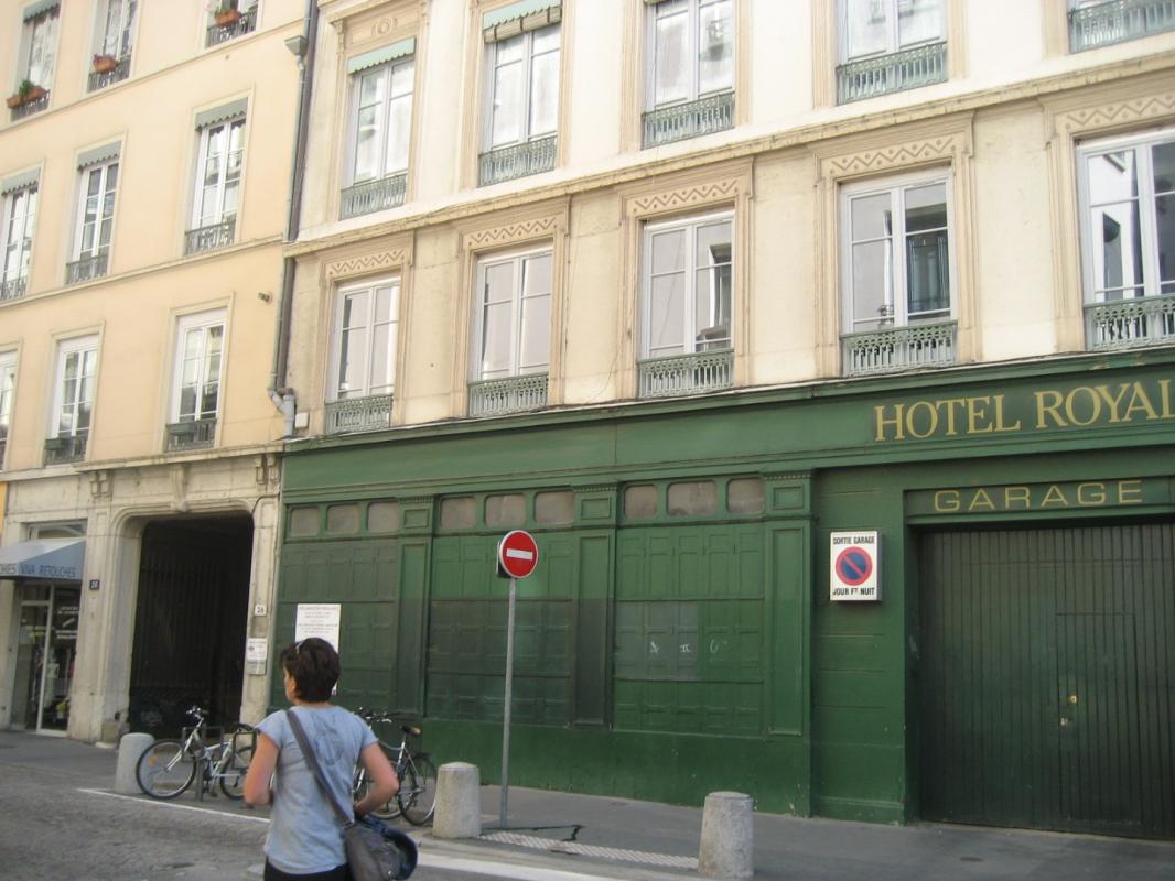 Flat Place Bellecour in Lyon