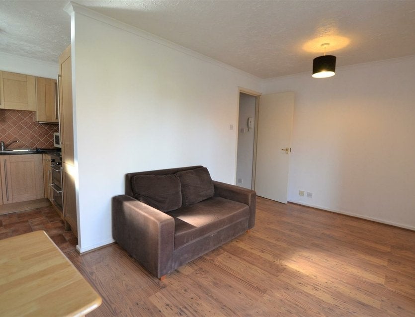 Flat Lowdell Close in Greater London