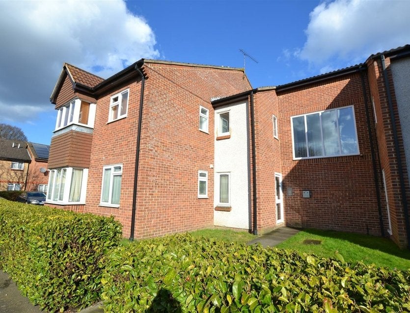 Flat Lowdell Close in Greater London