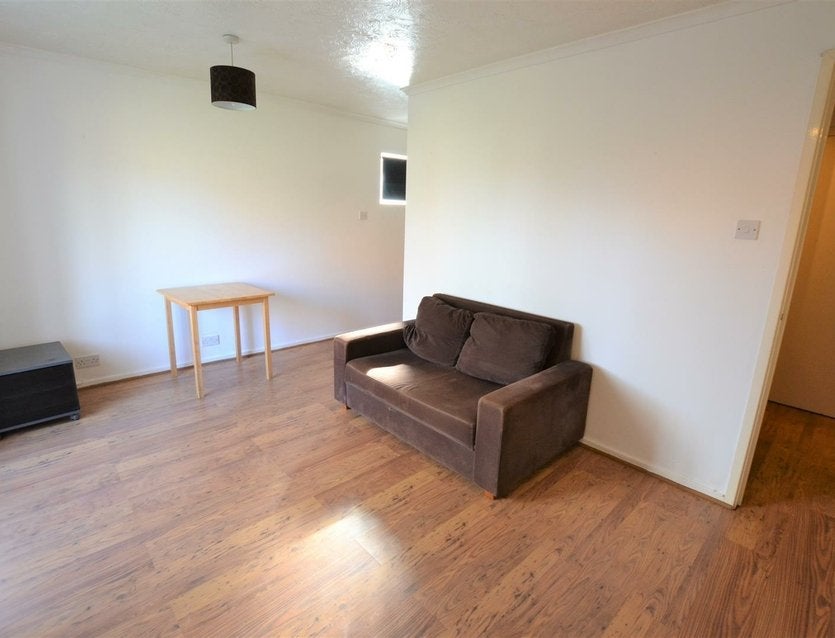Flat Lowdell Close in Greater London