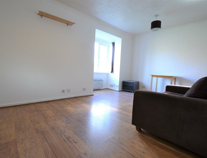Flat Lowdell Close in Greater London
