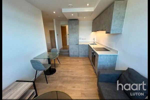 Flat Sheepen Place in Colchester