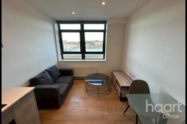 Flat Sheepen Place in Colchester