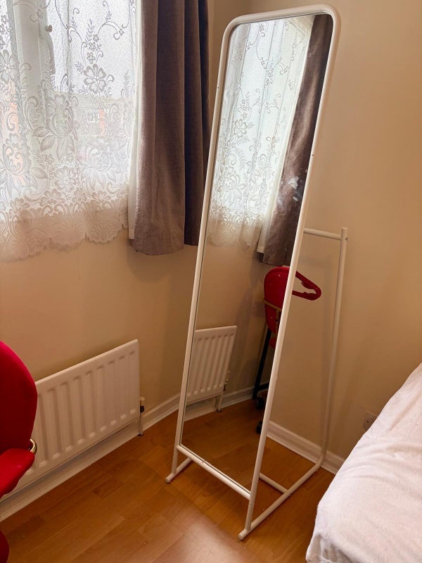 Room Mendip Close in Slough