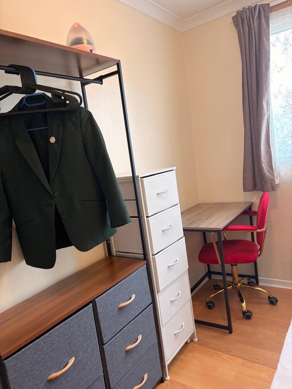 Room Mendip Close in Slough