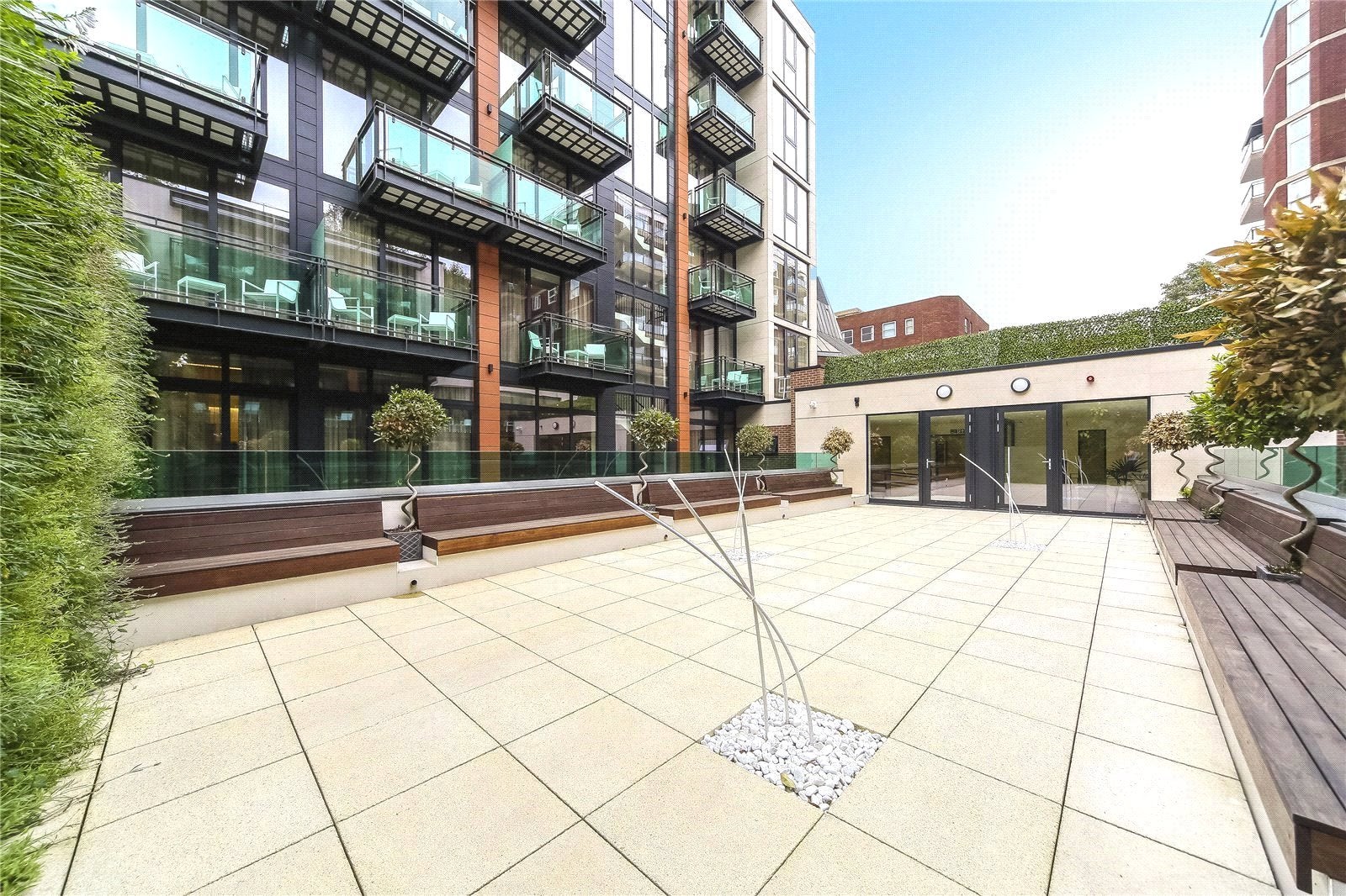 Flat Finchley Road in Greater London