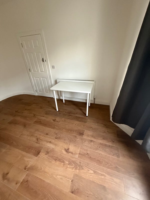 Room Walpole Road in Greater London
