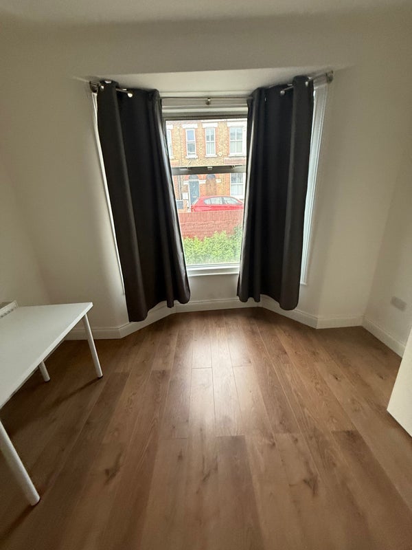 Room Walpole Road in Greater London