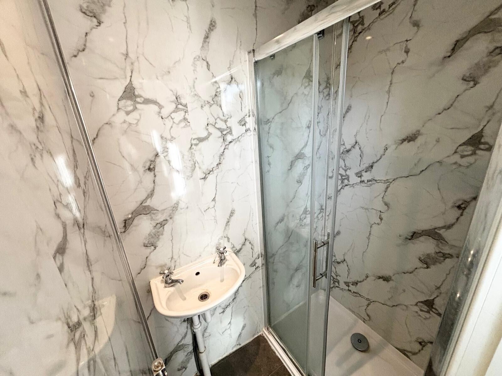 Room Clarendon Avenue in Royal Leamington Spa