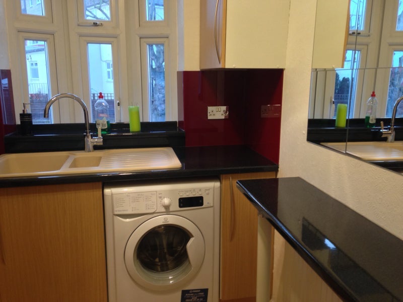 Room Ferncroft Avenue in Greater London