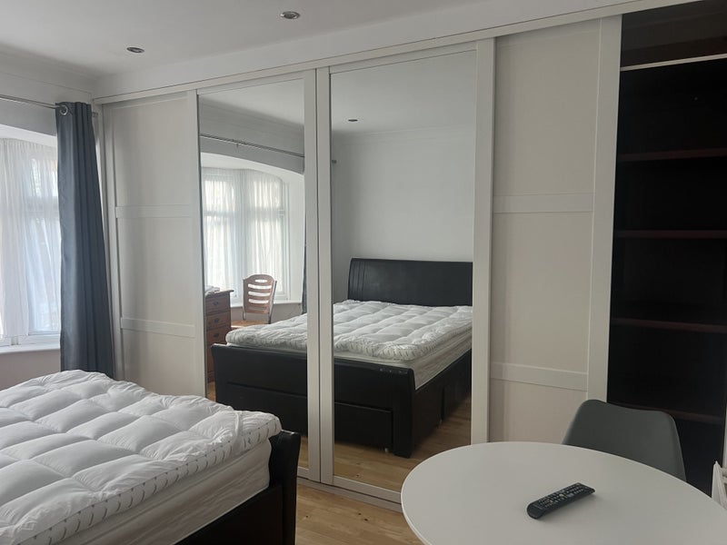 Room Ferncroft Avenue in Greater London