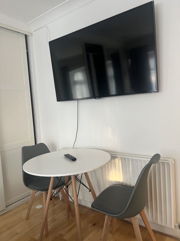 Room Ferncroft Avenue in Greater London