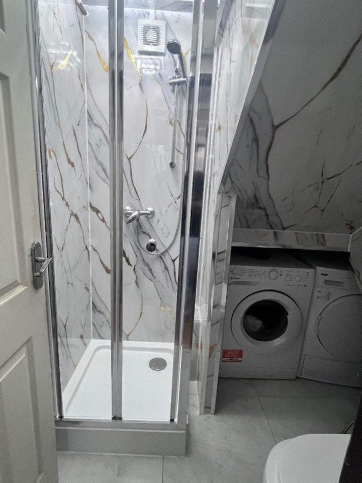 House Radnor Close in Greater London