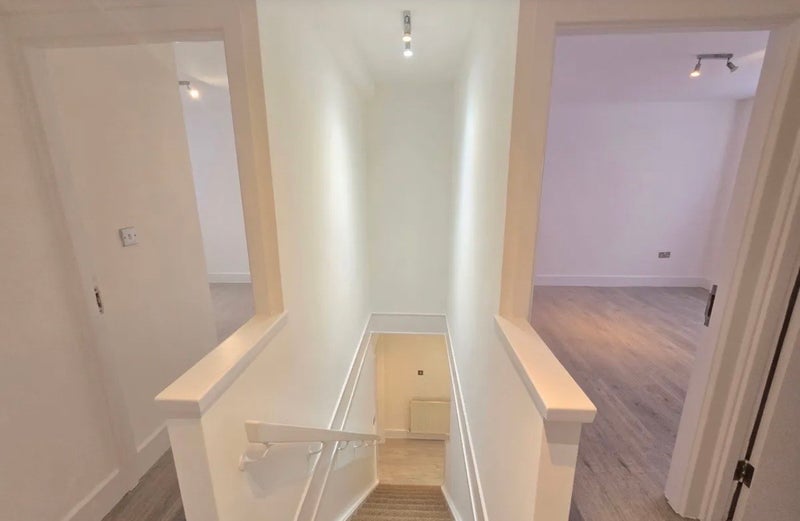 Room Wraxall Road in Greater London