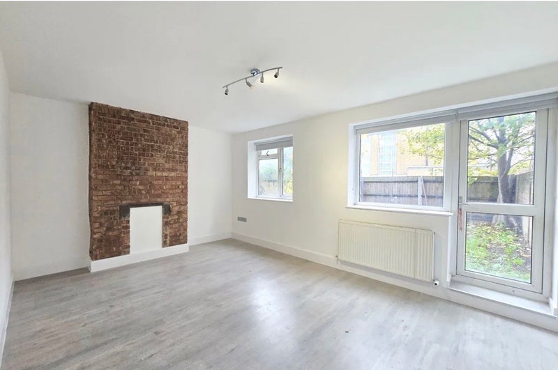 Room Wraxall Road in Greater London