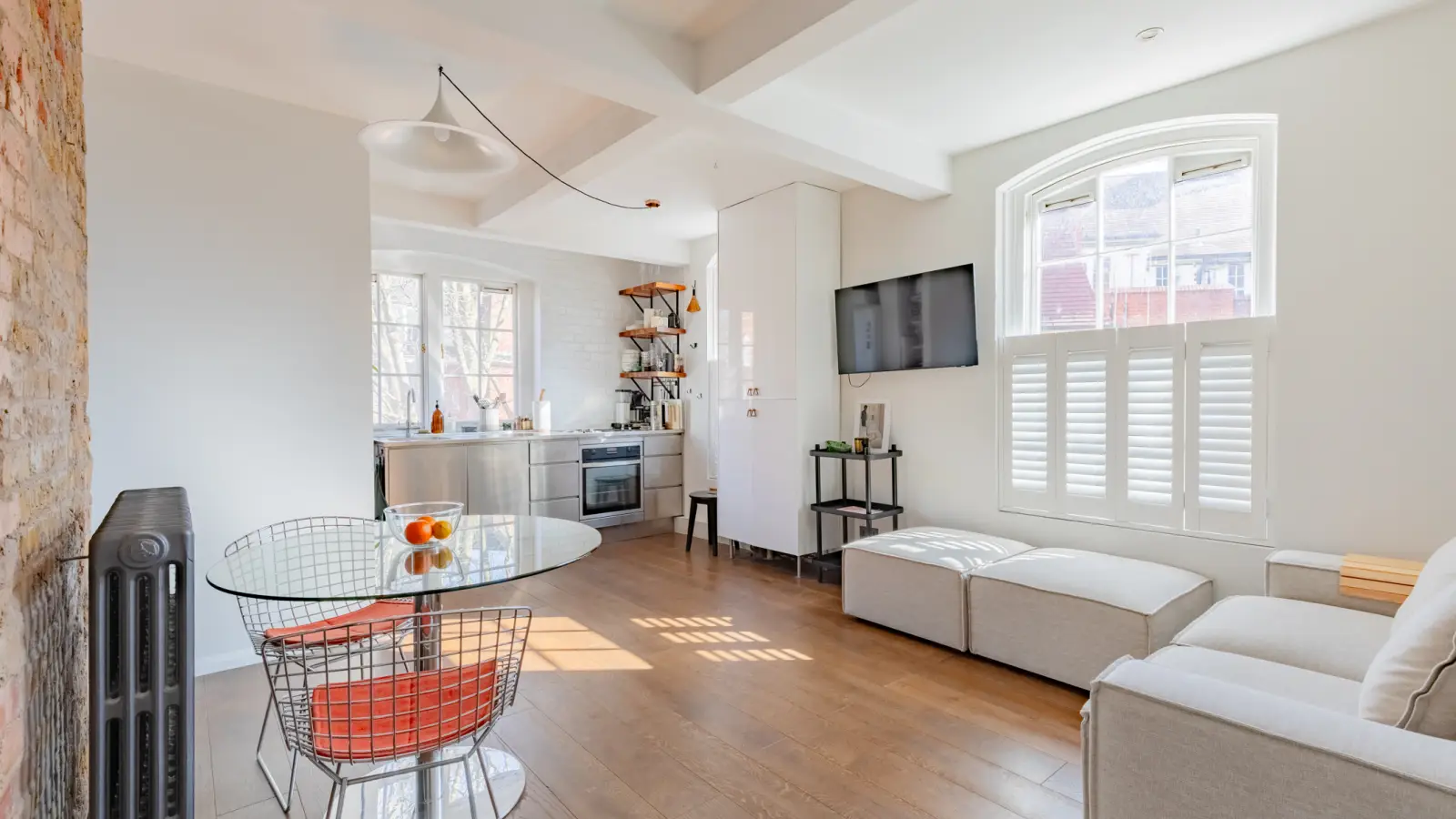 Flat Navarre Street in Greater London