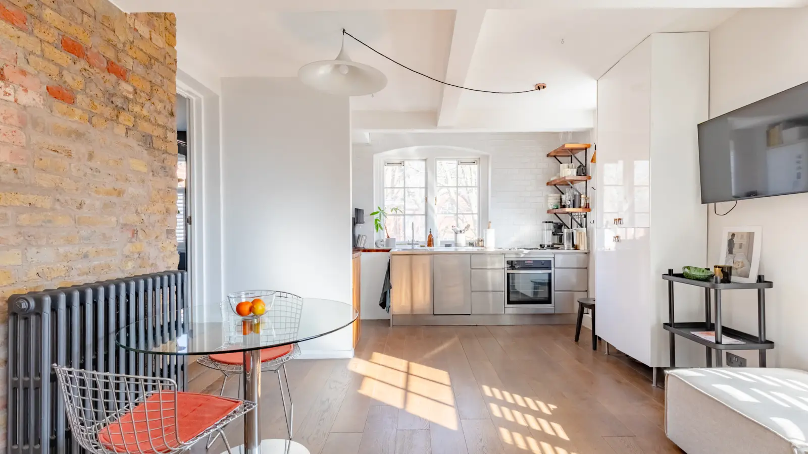 Flat Navarre Street in Greater London