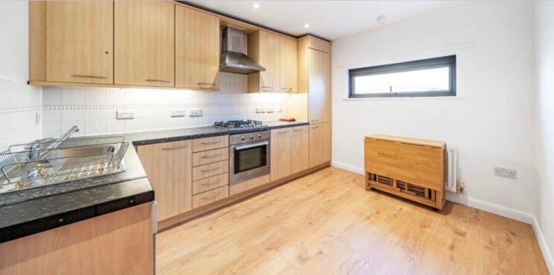 Flat Ascalon Street in Greater London