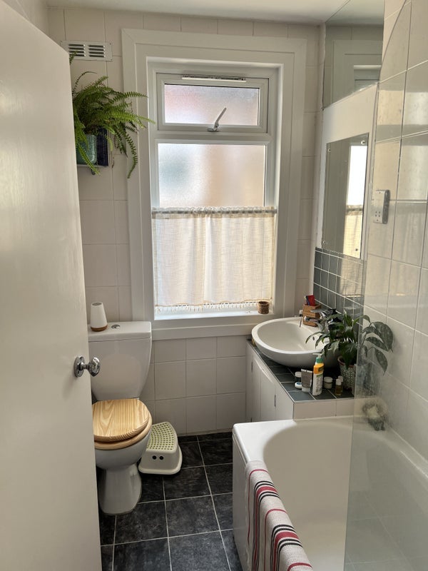 Room Howard Road in Greater London