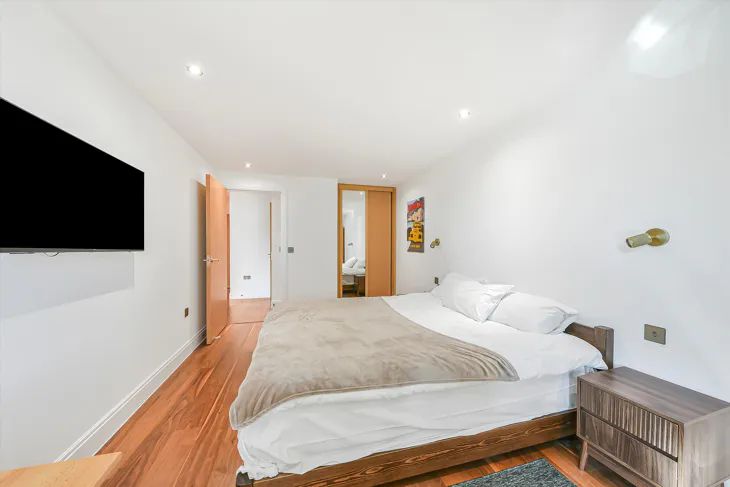 Flat Winchester Mews in Greater London