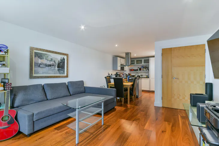 Flat Winchester Mews in Greater London
