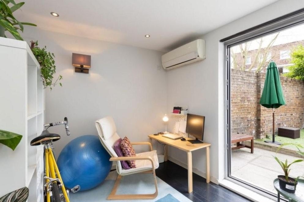 Flat Loudoun Road in City of Westminster