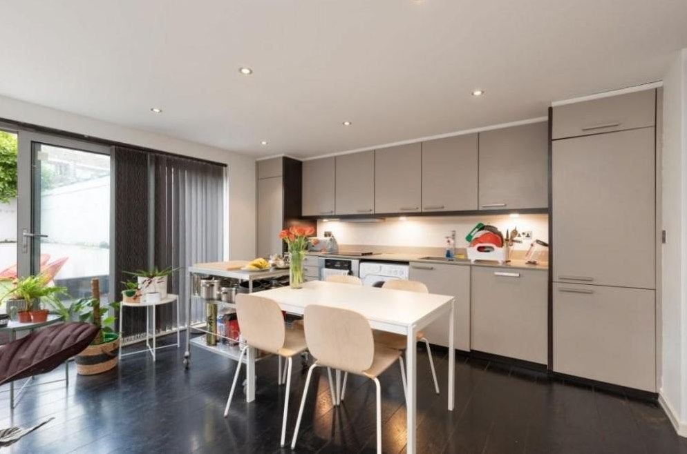 Flat Loudoun Road in City of Westminster