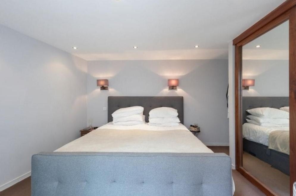 Flat Loudoun Road in City of Westminster