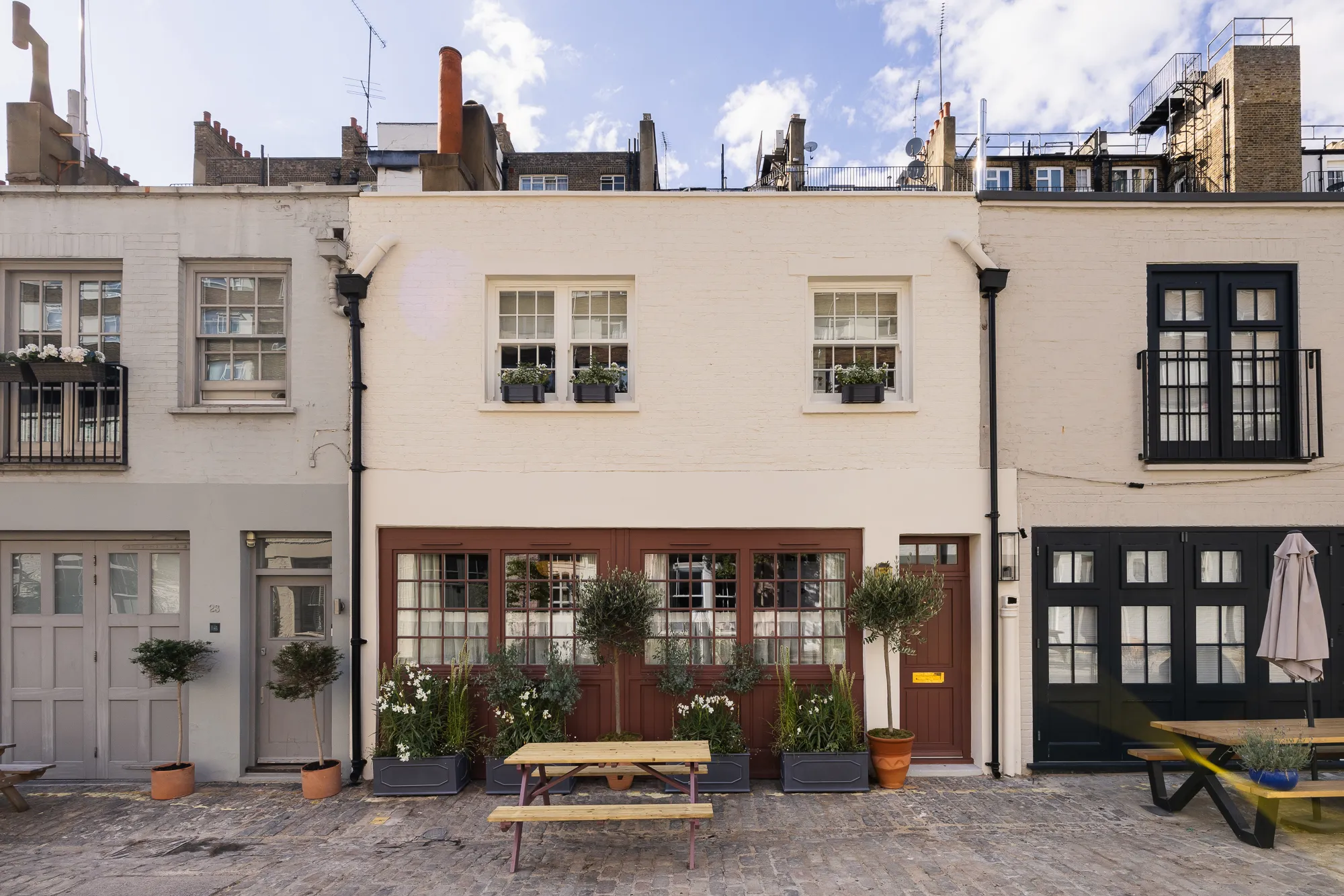 House Bathurst Mews in City of Westminster