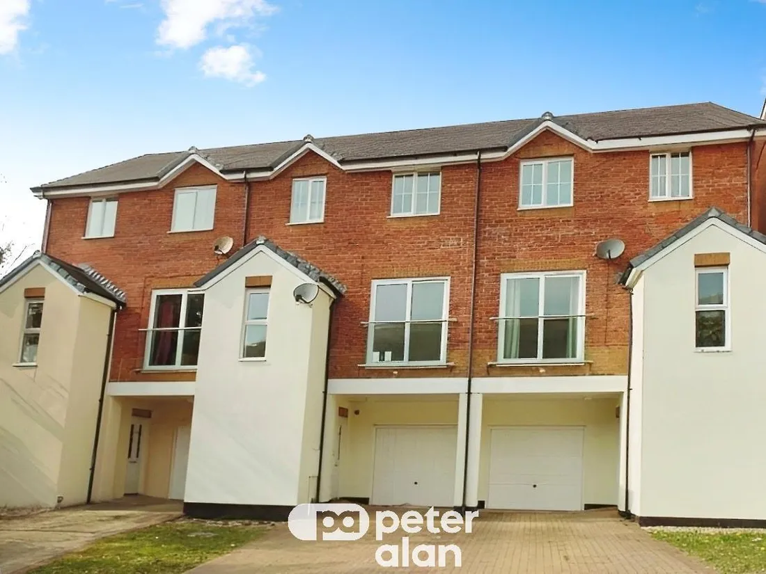 House Valley Meadow Close in Newbridge