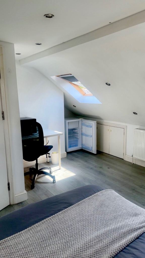 Room Frankland Road in Greater London