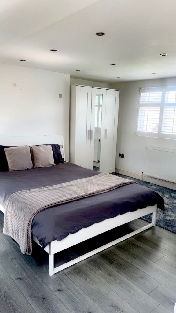 Room Frankland Road in Greater London