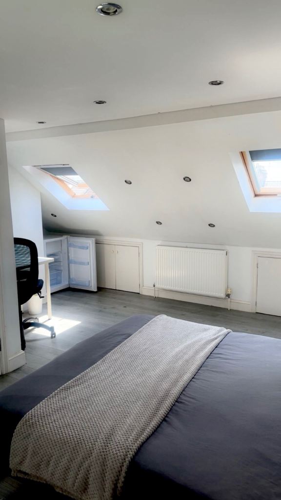 Room Frankland Road in Greater London